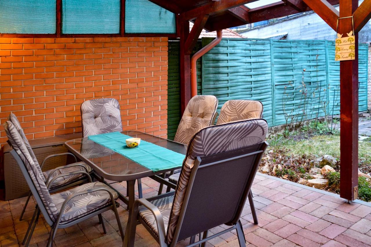 Afrodite Apartmanhaz Eger Bagian luar foto