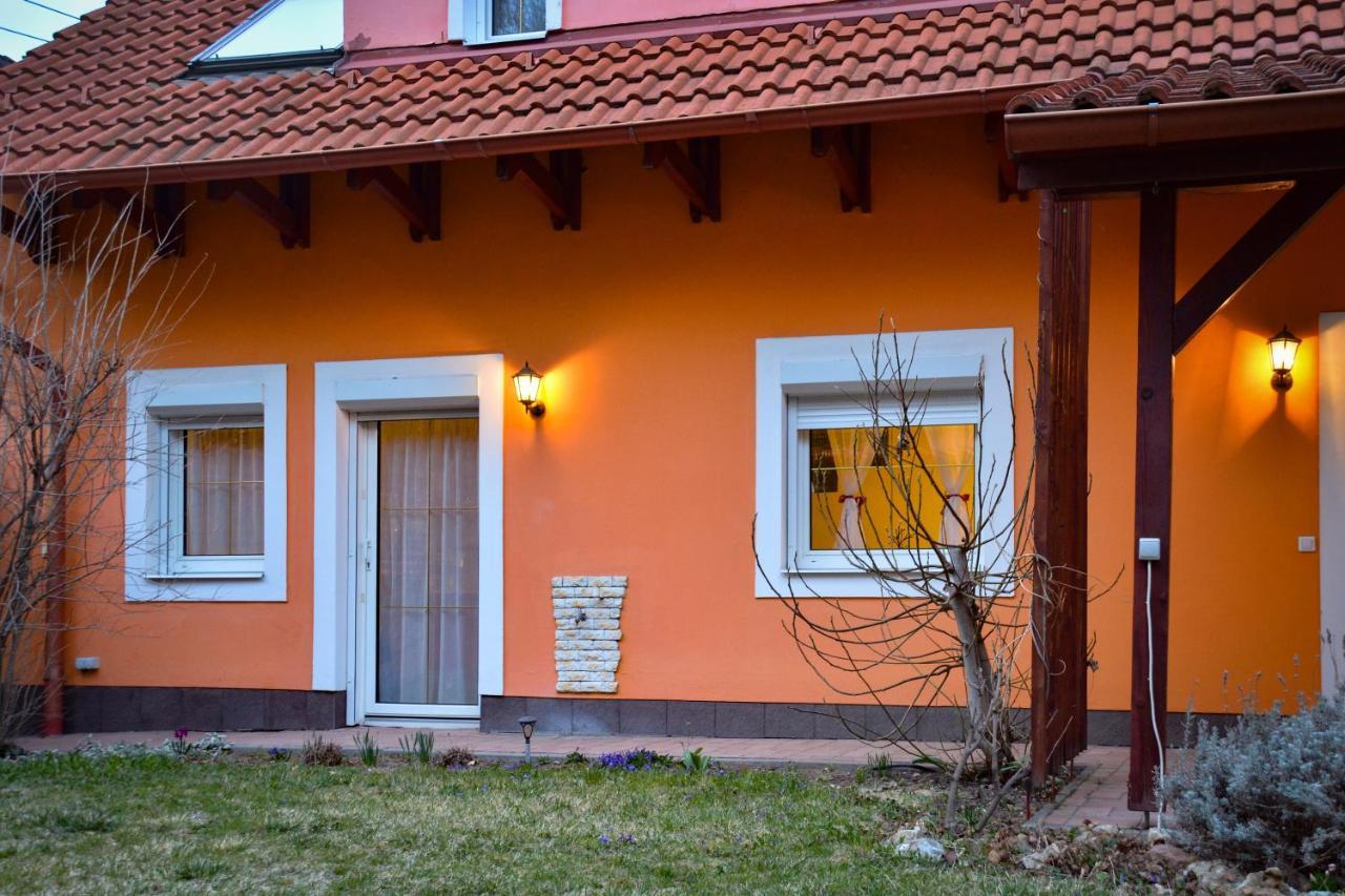 Afrodite Apartmanhaz Eger Bagian luar foto